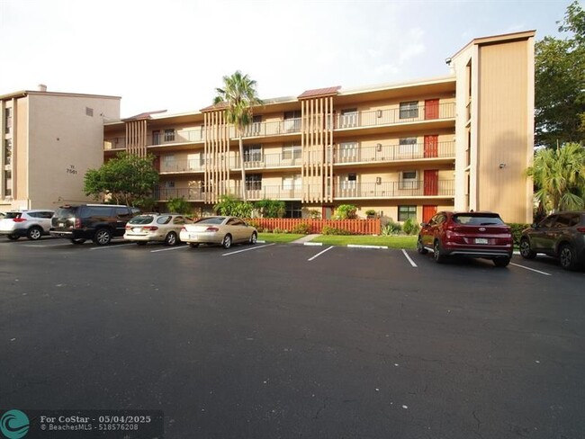 Foto del edificio - 7561 NW 1st St