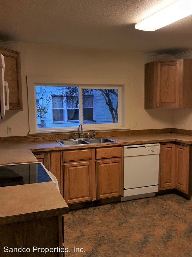Building Photo - 4 br, 2.5 bath House - 6507 McKinley Ave E