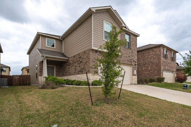 Foto del edificio - Gorgeous 4 Bedroom, 3 Bath, 2-Story Home i...