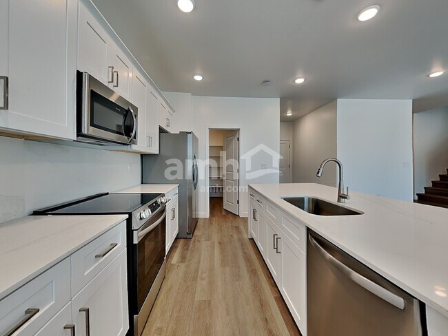 Foto del edificio - 9834 W Parkway Dr