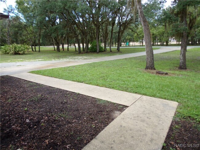 Foto del edificio - 100 E Knightsbridge Pl