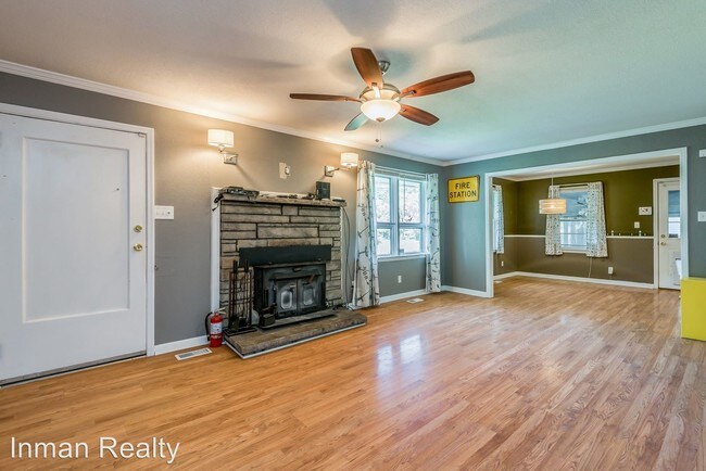 Building Photo - 2 br, 1 bath House - 2402 Ridgecrest Dr
