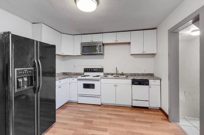 Kitchen - 2502 E Hartson Ave