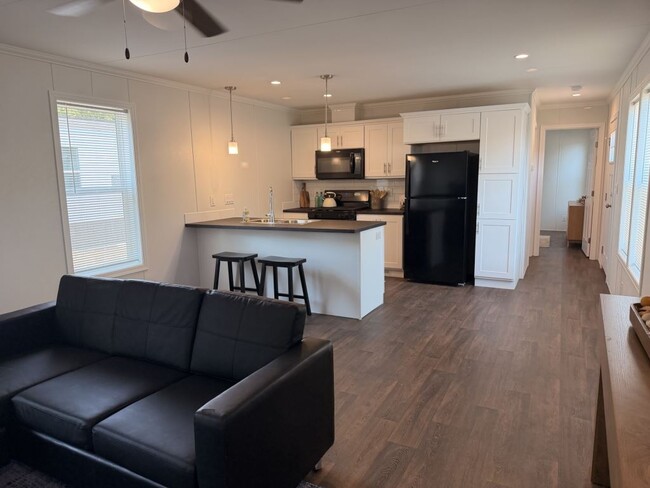 Building Photo - 121 Cimarron