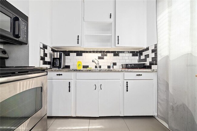 Foto del edificio - 6717 N Harer St