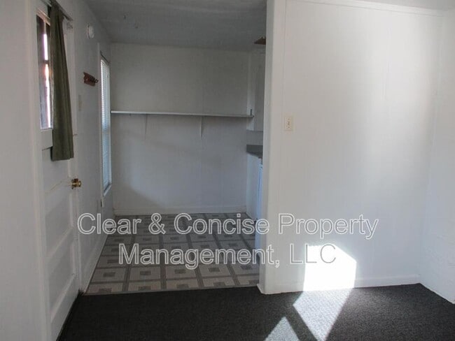 Building Photo - 157 Monroe St