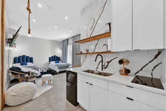 Foto del edificio - 443 Clove Rd