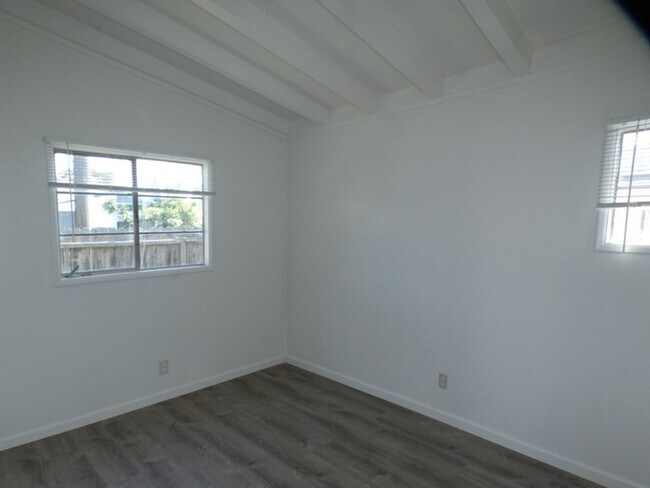 Building Photo - vin713*