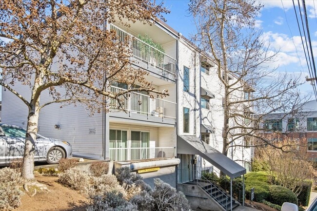 Building Photo - 762 Hayes St