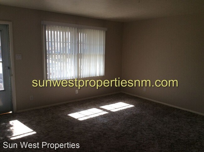 Foto del edificio - 3 br, 1.5 bath House - 4020 Douglas St.