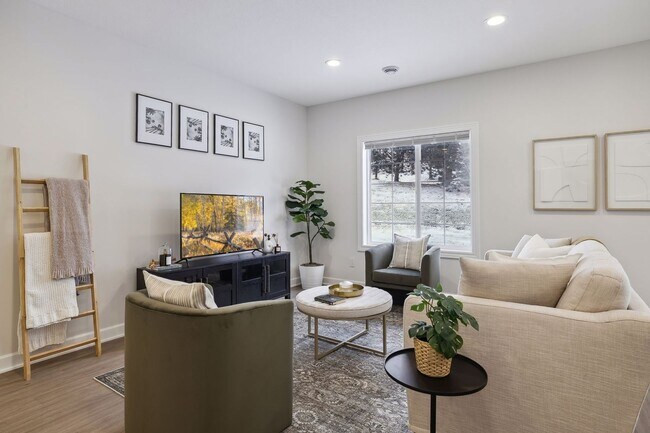 Building Photo - Model 3 Bedroom Town Home