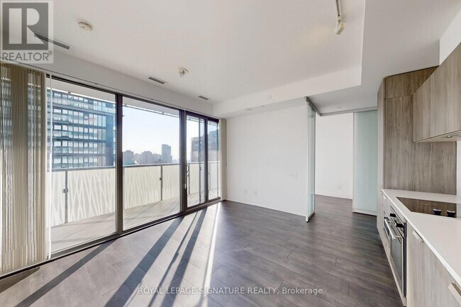 Photo du bâtiment - 50A Charles St E