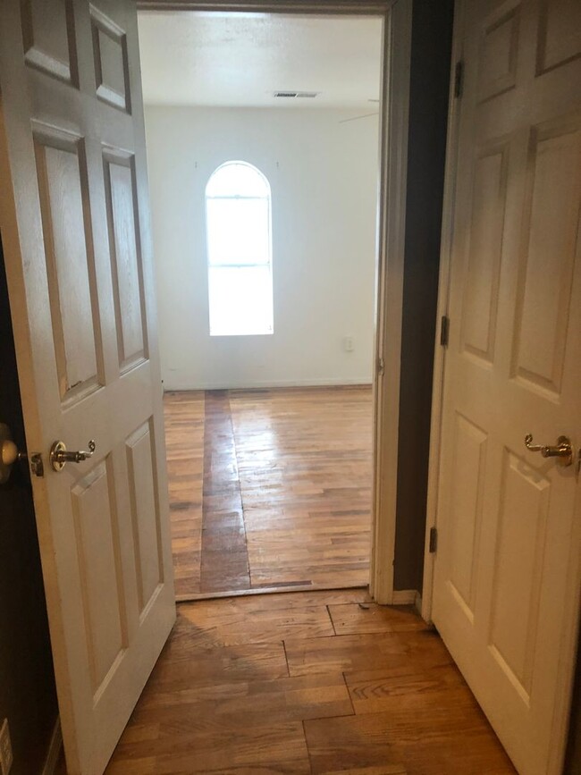 Building Photo - Socorro NM large 1 Bedroom house