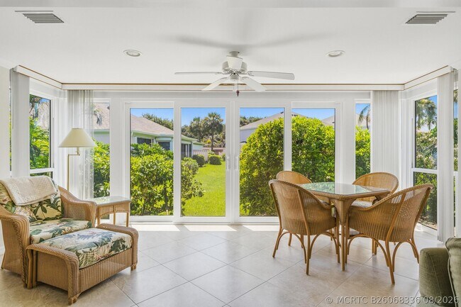Foto del edificio - 300 Harbour Dr