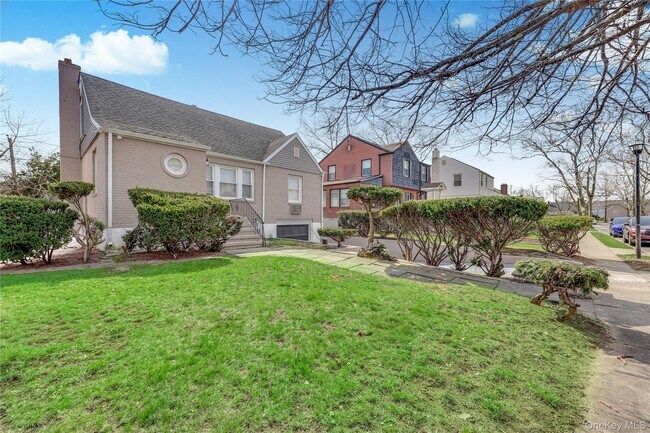 Foto del edificio - 5 Hawthorne Ln