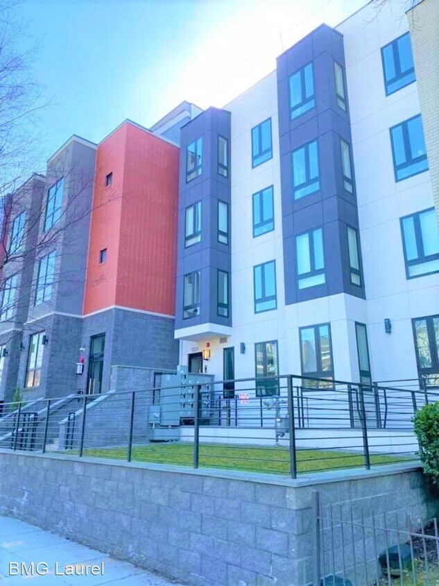 Primary Photo - 1 br, 1.5 bath House - 1331 K St SE Unit 103