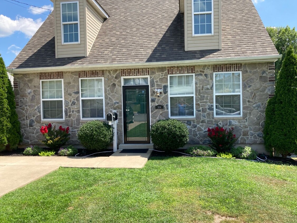 Foto principal - 3 Bedroom, 2 Bath home in Brookland Terrace