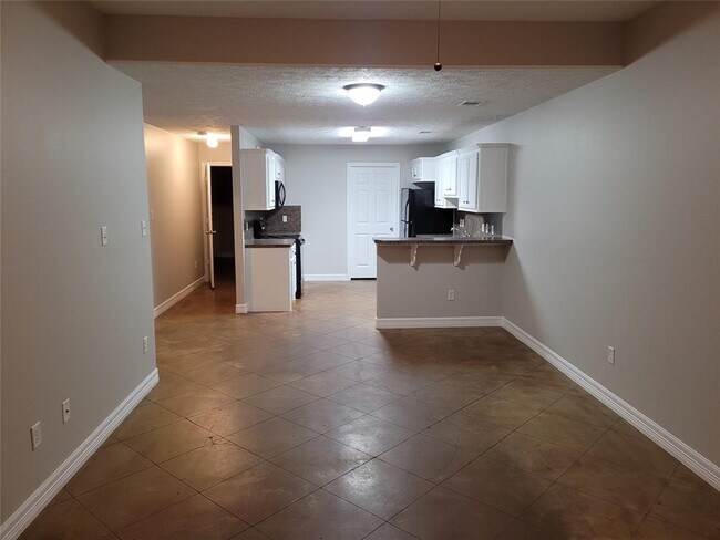 Building Photo - 1043 Mann Rd