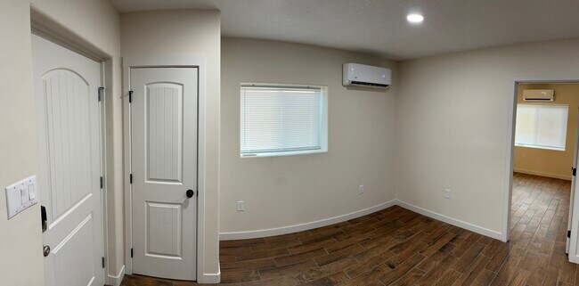 Foto del edificio - 4702 Marble Ave NE