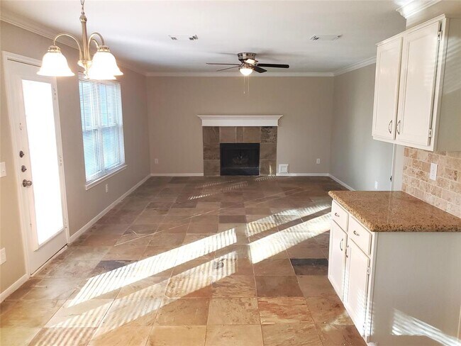 Building Photo - 2111 Aberdeen Dr