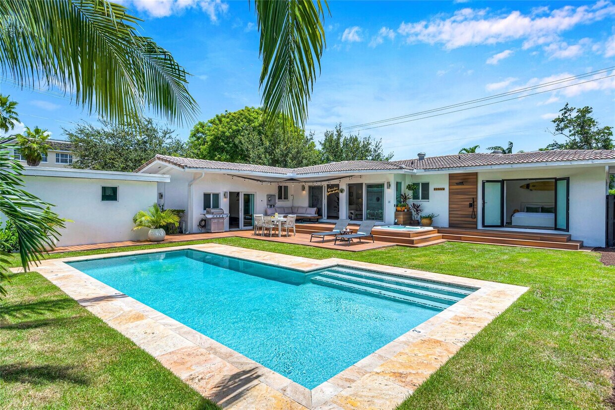 Foto principal - 549 NE 14th Ave