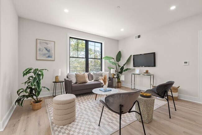 Building Photo - 260 Elm St