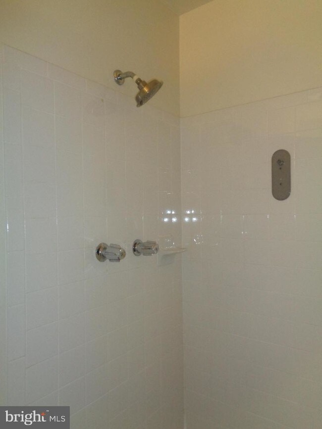 11 Red Kiln Ct Gaithersburg Md 20878 Townhouse For Rent In