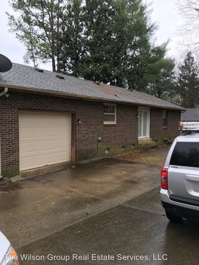 Building Photo - 2 br, 1.5 bath House - 548 Westgate Ct.