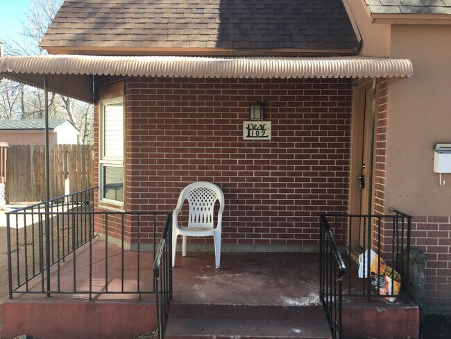 Foto del edificio - Charming 3 Bedroom Ranch Home for Rent in the Heart of Colorado Springs