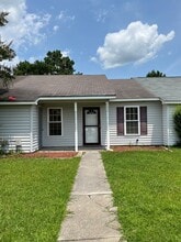 Building Photo - 733 Pinewood Dr