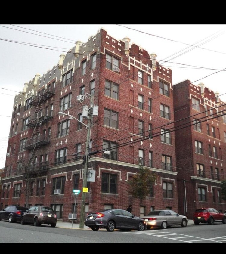 Primary Photo - 290 Potter Pl