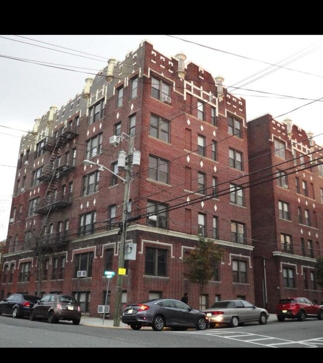 Building Photo - 290 Potter Pl