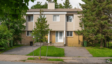 Building Photo - 48-66 Harlington Cres