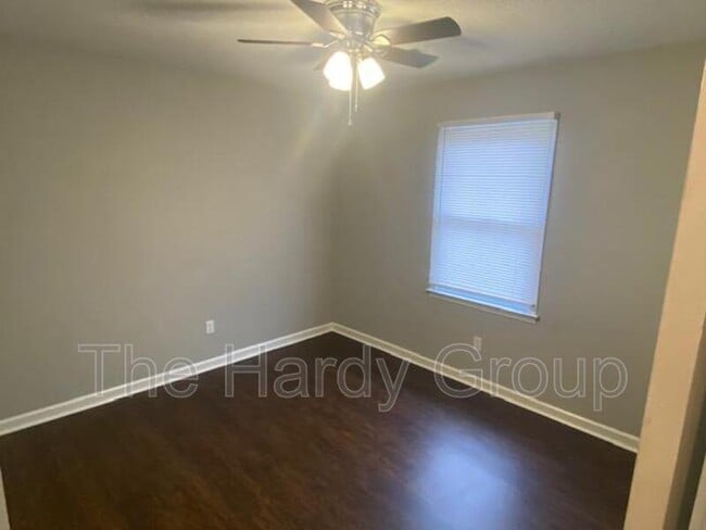 Building Photo - 604-B Cedar Crest Dr