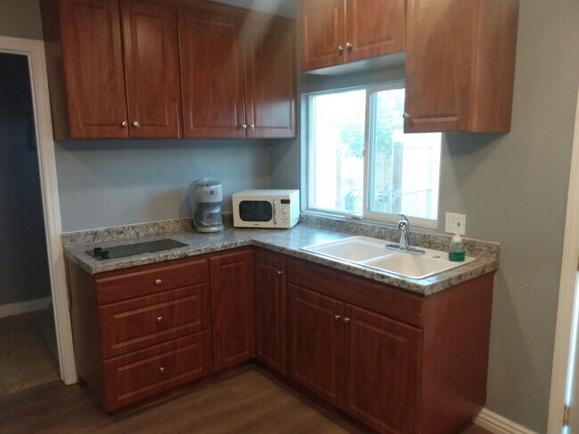 Foto del edificio - 3471 Glendower St