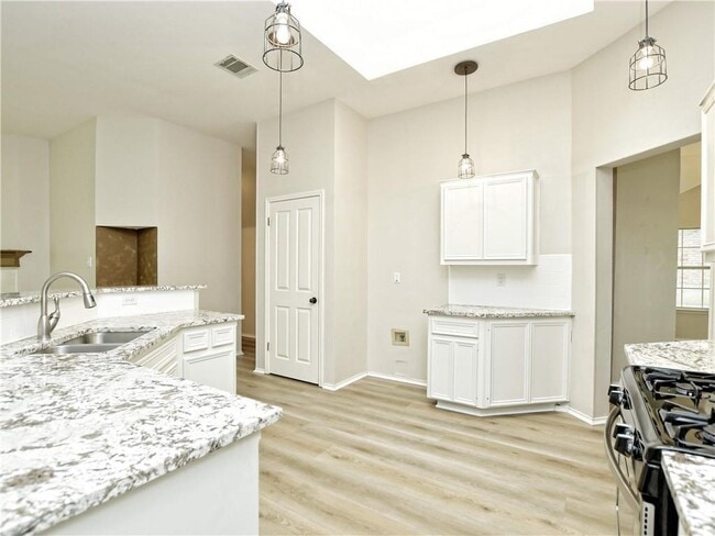 Building Photo - 1810 Coral Dr