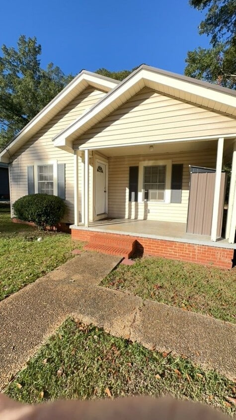 Foto principal - 205 Pineleaf Ln