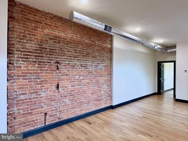 Building Photo - 709 N Duke St