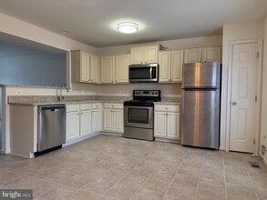 Building Photo - 205 Merrill Ct