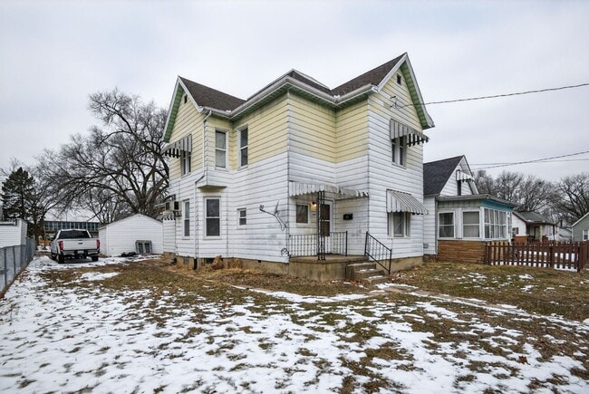 Building Photo - 1305 S Easton Ave