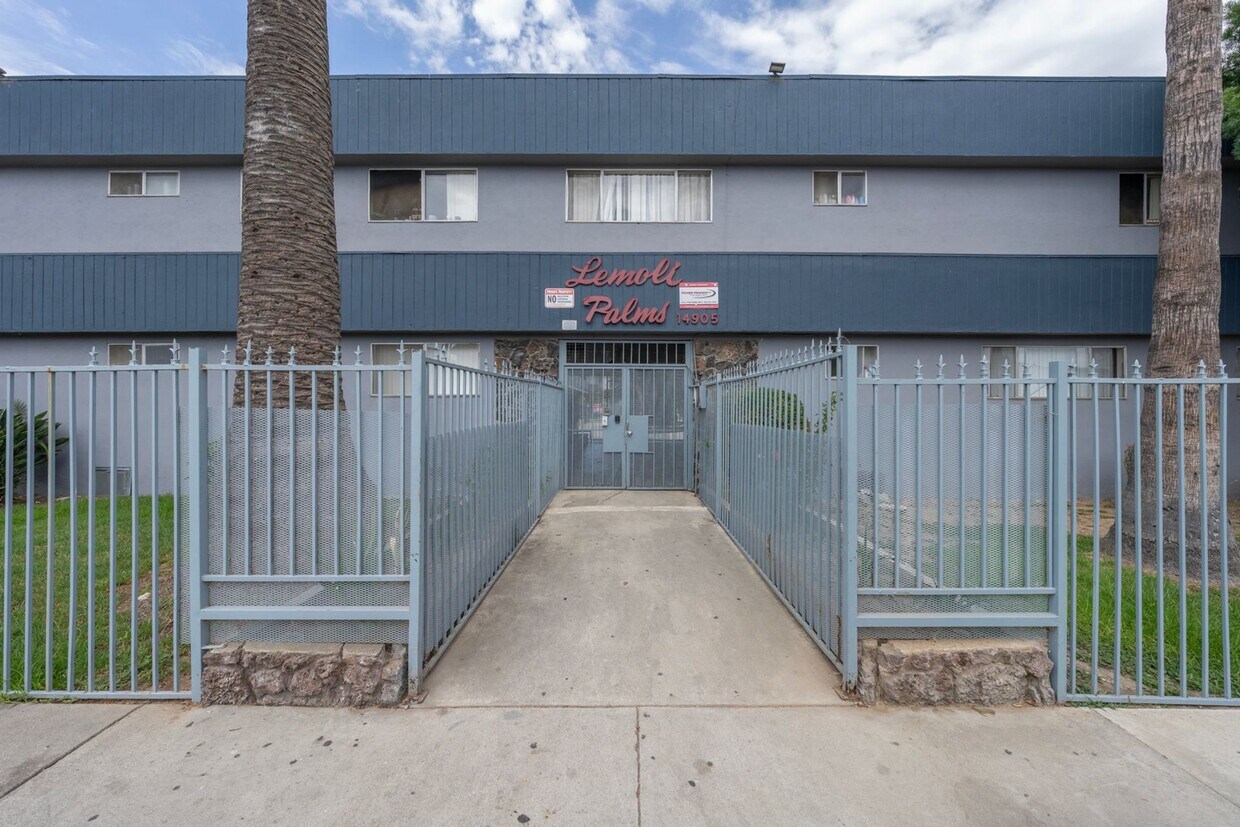 Foto del edificio - 14905 Lemoli Ave.