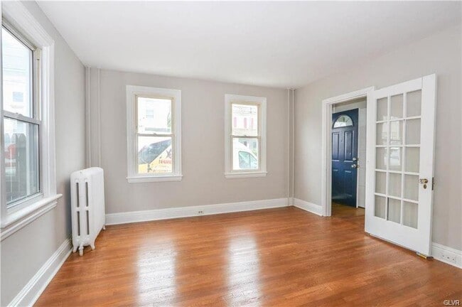 Building Photo - 131 E Garrison St