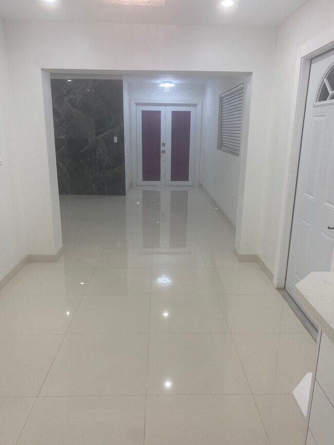 Foto del edificio - 6930 NW 168th St