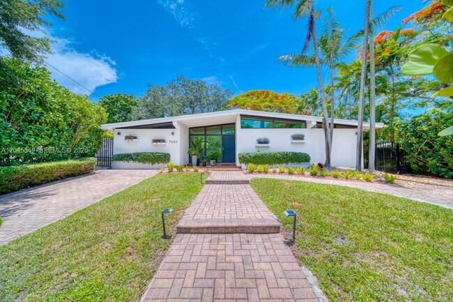 Foto del edificio - 7055 SW 84th Ave