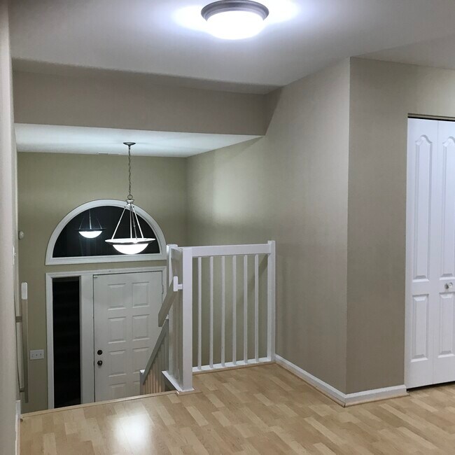 Building Photo - 2528 Live Oak Ln