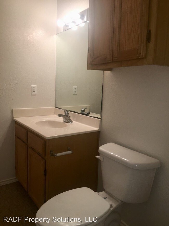 Building Photo - 1300 Del Oro Ln