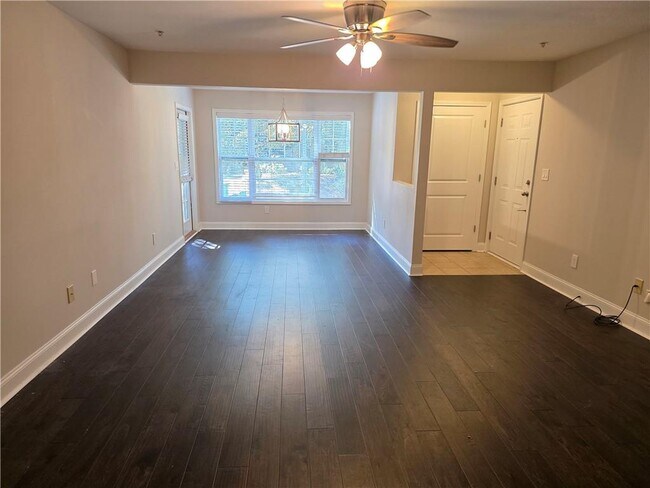 Building Photo - 1304 Madison Ln S E