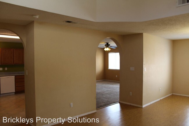 Building Photo - 4 br, 2.5 bath House - 543 Sky Tower St. SW