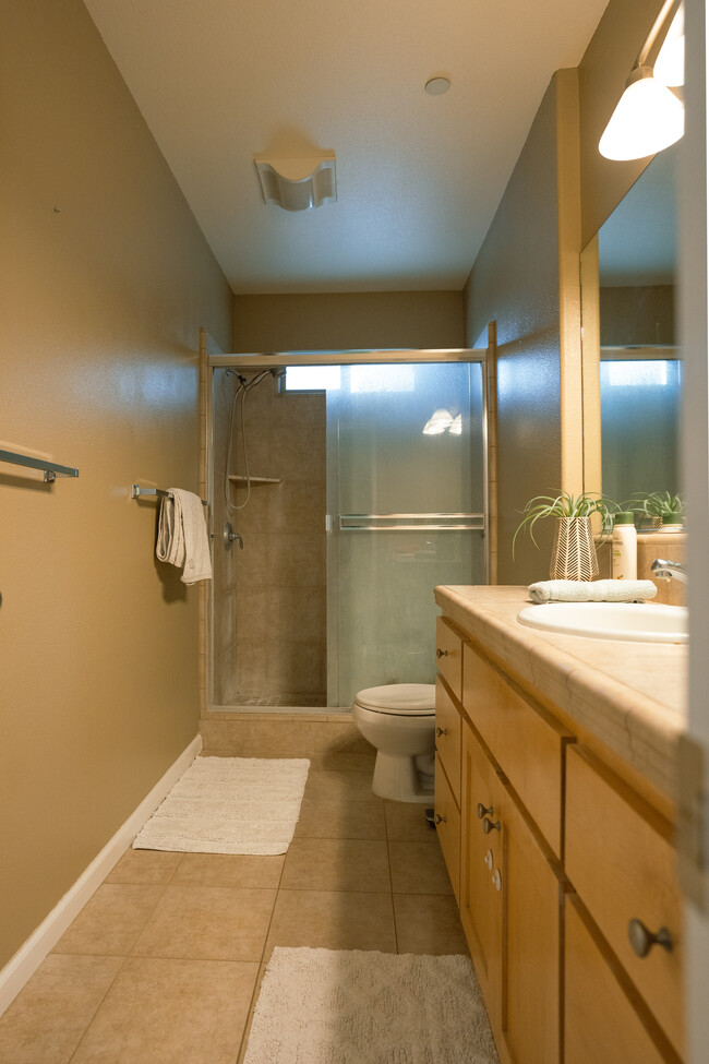 Ensuite Bathroom - 2977 Mar Vista Dr