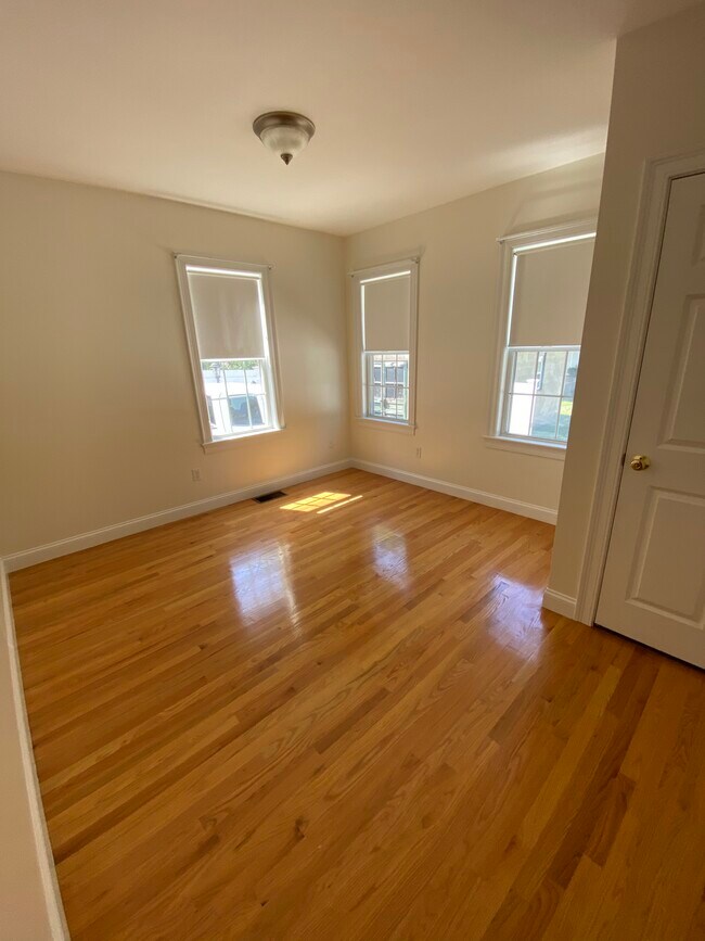 Foto del edificio - 213 Dana Ave